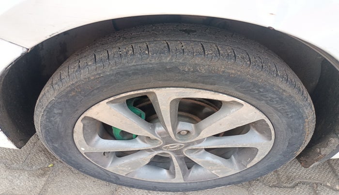 2015 Hyundai Elite i20 ASTA 1.4 CRDI (O), Diesel, Manual, 1,06,471 km, tyre