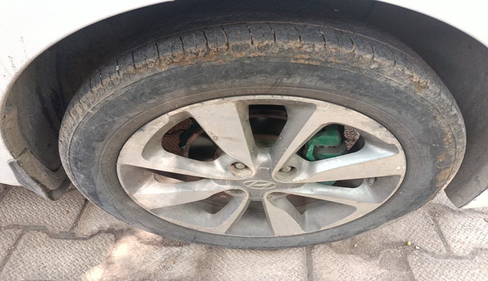 2015 Hyundai Elite i20 ASTA 1.4 CRDI (O), Diesel, Manual, 1,06,471 km, tyre