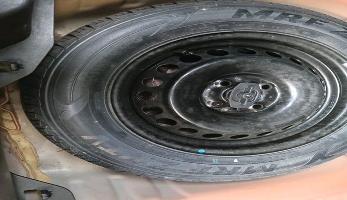 2017 Maruti Baleno DELTA PETROL 1.2, Petrol, Manual, 5,00,000 km, tyre