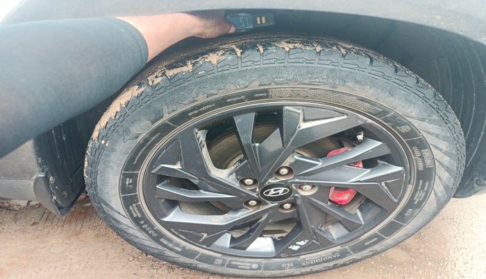 2023 Hyundai Creta SX (O) 1.5 Diesel AT Knight Edition, Diesel, Automatic, 39,439 km, tyre