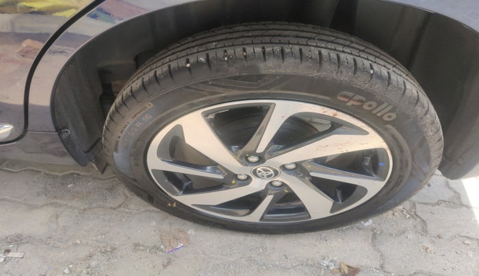 2023 Toyota Glanza V, Petrol, Manual, 14,413 km, tyre