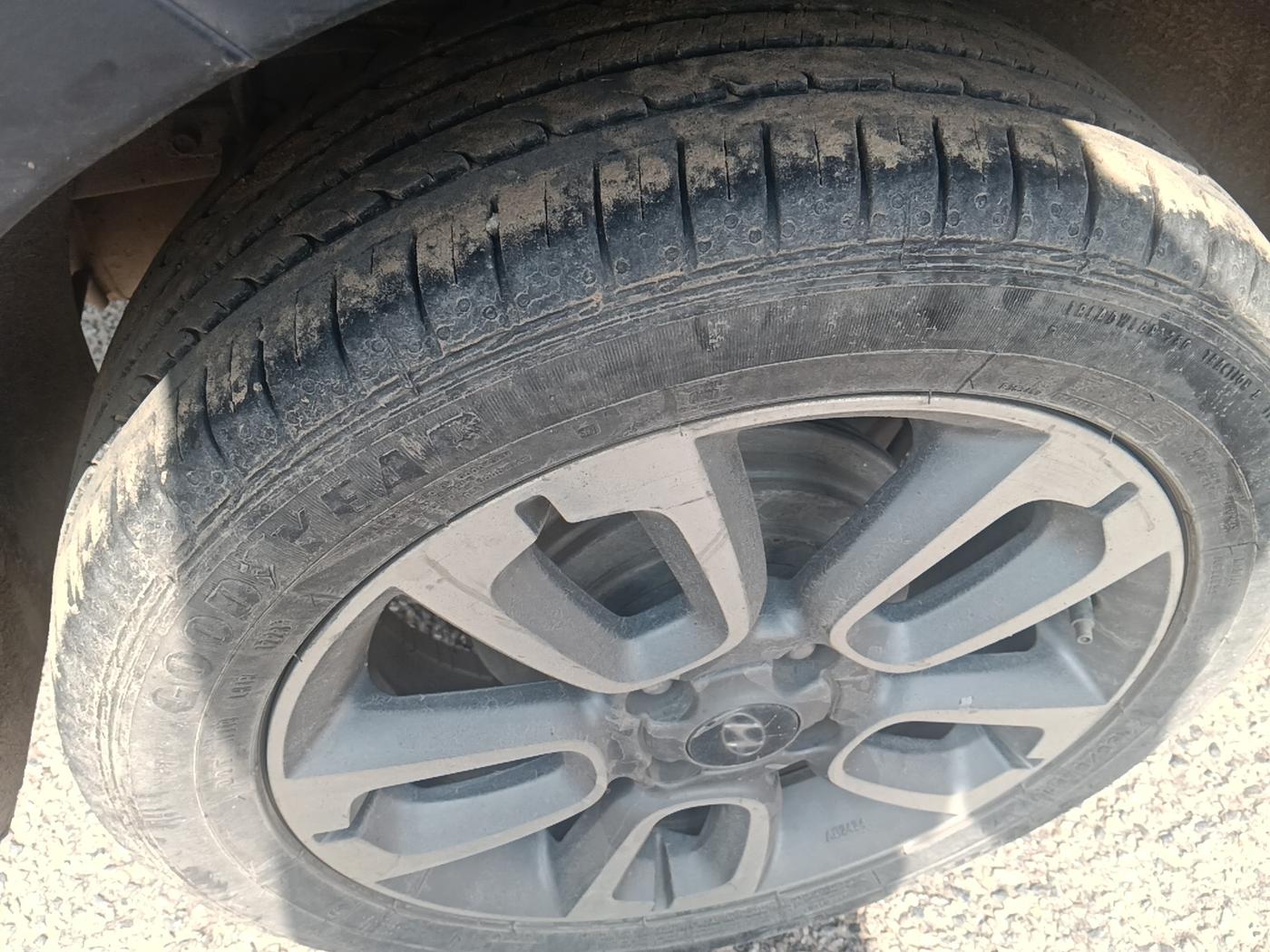 2015 Hyundai i20 Active 1.2 S, Petrol, Manual, 1,01,130 km, tyre