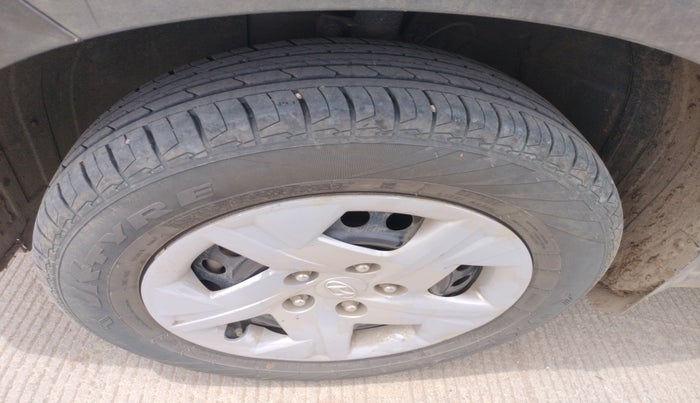 2022 Hyundai VENUE S 1.2, Petrol, Manual, 39,923 km, tyre