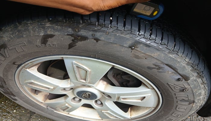 2012 Mahindra XUV500 W8, Diesel, Manual, 1,01,894 km, tyre