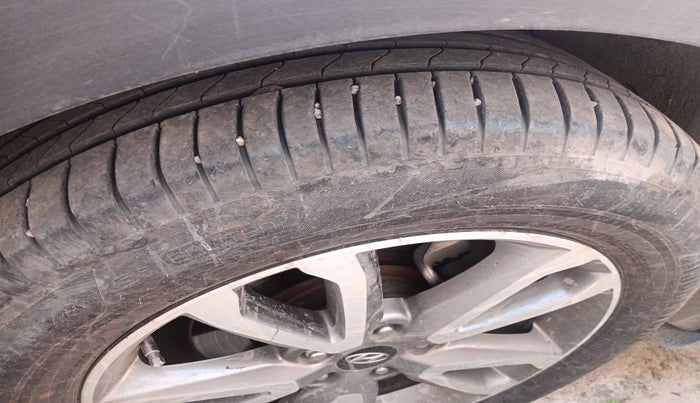 2014 Hyundai Santa Fe 4 WD AT, Diesel, Automatic, 1,00,000 km, tyre