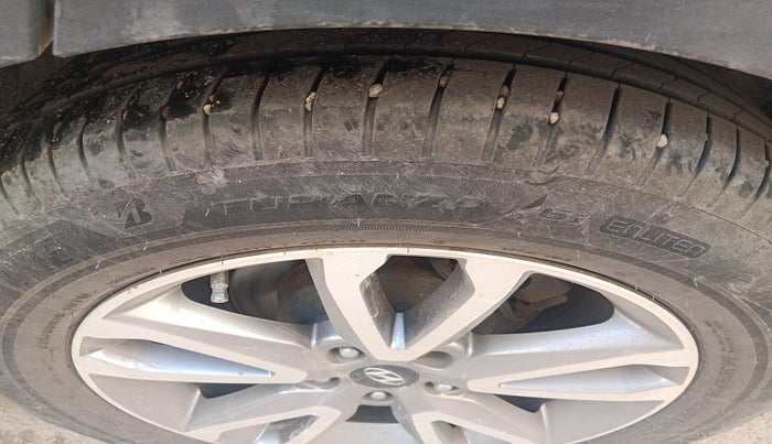 2014 Hyundai Santa Fe 4 WD AT, Diesel, Automatic, 1,00,000 km, tyre