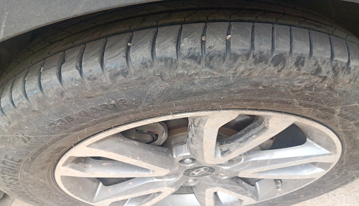2014 Hyundai Santa Fe 4 WD AT, Diesel, Automatic, 1,00,000 km, tyre