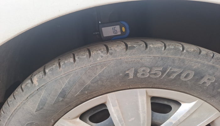 2011 Volkswagen Vento TRENDLINE DIESEL 1.6, Diesel, Manual, 93,154 km, tyre