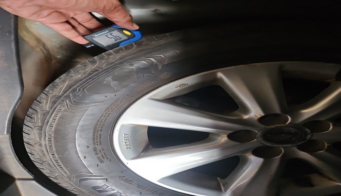 2012 Toyota Corolla Altis G PETROL, Petrol, Manual, 55,957 km, tyre