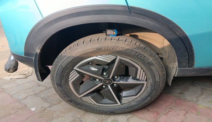 2023 Tata NEXON CREATIVE+ DUAL TONE 1.2 PETROL, Petrol, Manual, 16,177 km, tyre