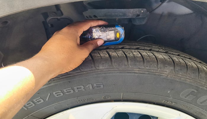 2019 Hyundai VENUE S 1.2, Petrol, Manual, 38,334 km, tyre
