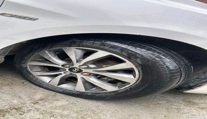 2014 Hyundai Verna FLUIDIC 1.6 VTVT SX, Diesel, Manual, 1,75,922 km, tyre