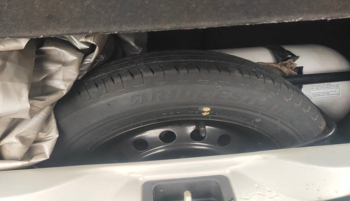 2022 Maruti Celerio VXI CNG, Petrol, Manual, 15,377 km, tyre