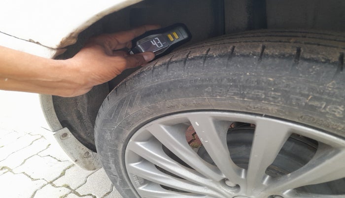2015 Maruti Ciaz ZXI+, Petrol, Manual, 1,17,990 km, tyre