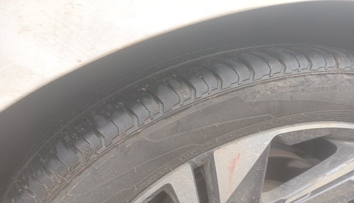 2021 Hyundai NEW I20 ASTA (O) 1.2 MT, Petrol, Manual, 79,000 km, tyre