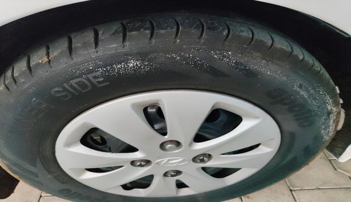 2011 Hyundai i10 SPORTZ 1.2, Petrol, Manual, 2,19,100 km, tyre
