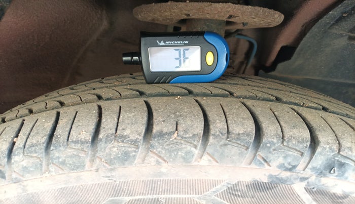 2016 Mahindra Kuv100 K8 6 STR, Petrol, Manual, 84,953 km, tyre