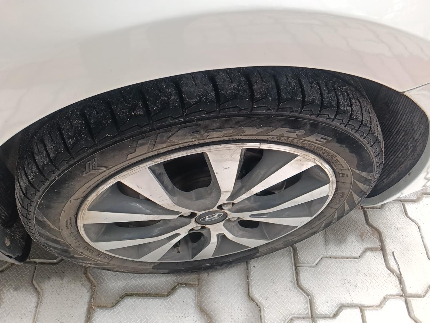 2015 Hyundai Verna 1.6 CRDI SX, Diesel, Manual, 95,345 km, tyre