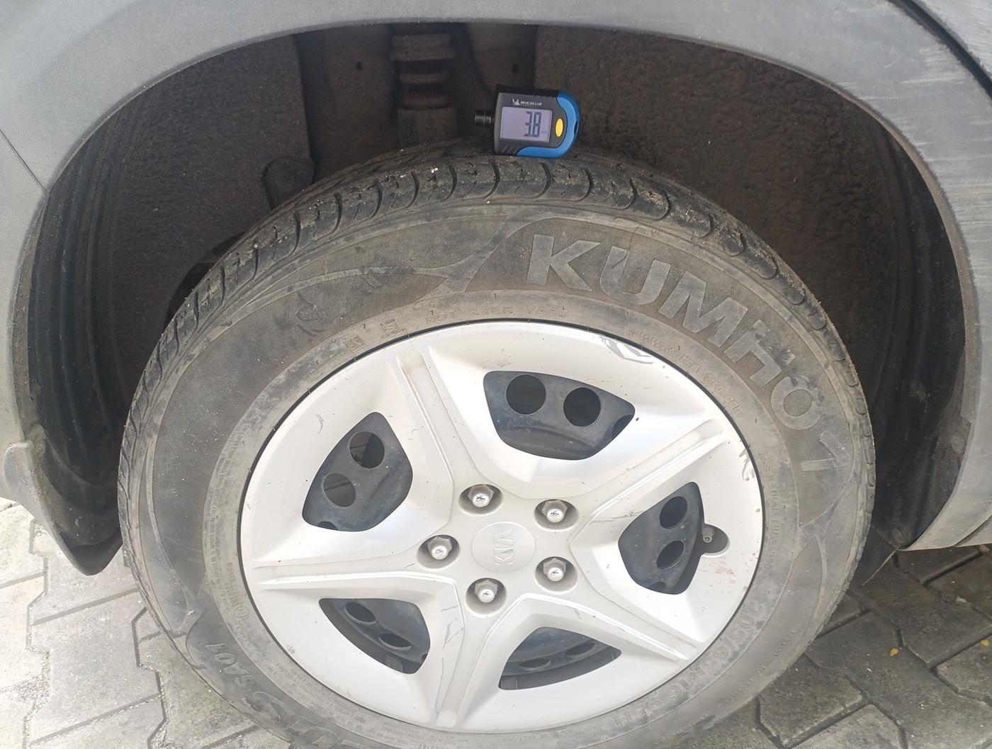 2019 KIA SELTOS HTE 1.5 PETROL, Petrol, Manual, 42,500 km, tyre