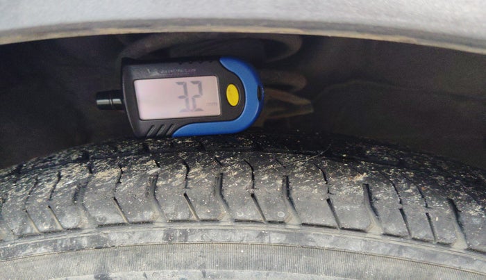 2010 Hyundai i10 SPORTZ 1.2, Petrol, Manual, 68,337 km, tyre
