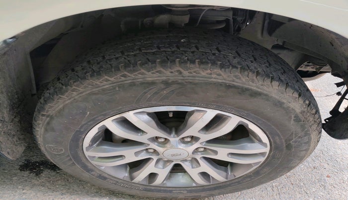 2016 Ford Endeavour TITANIUM 3.2 4X4 AT, Diesel, Automatic, 1,20,423 km, tyre