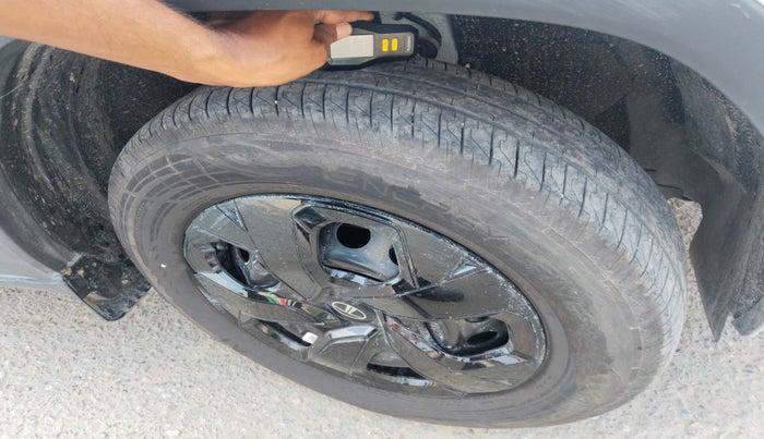 2025 Tata PUNCH ADVENTURE AMT, Petrol, Automatic, 660 km, tyre