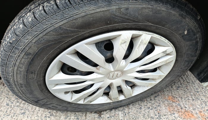 2017 Maruti Dzire VDI, Diesel, Manual, 86,862 km, tyre