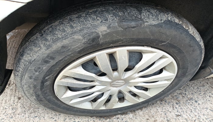 2017 Maruti Dzire VDI, Diesel, Manual, 86,862 km, tyre