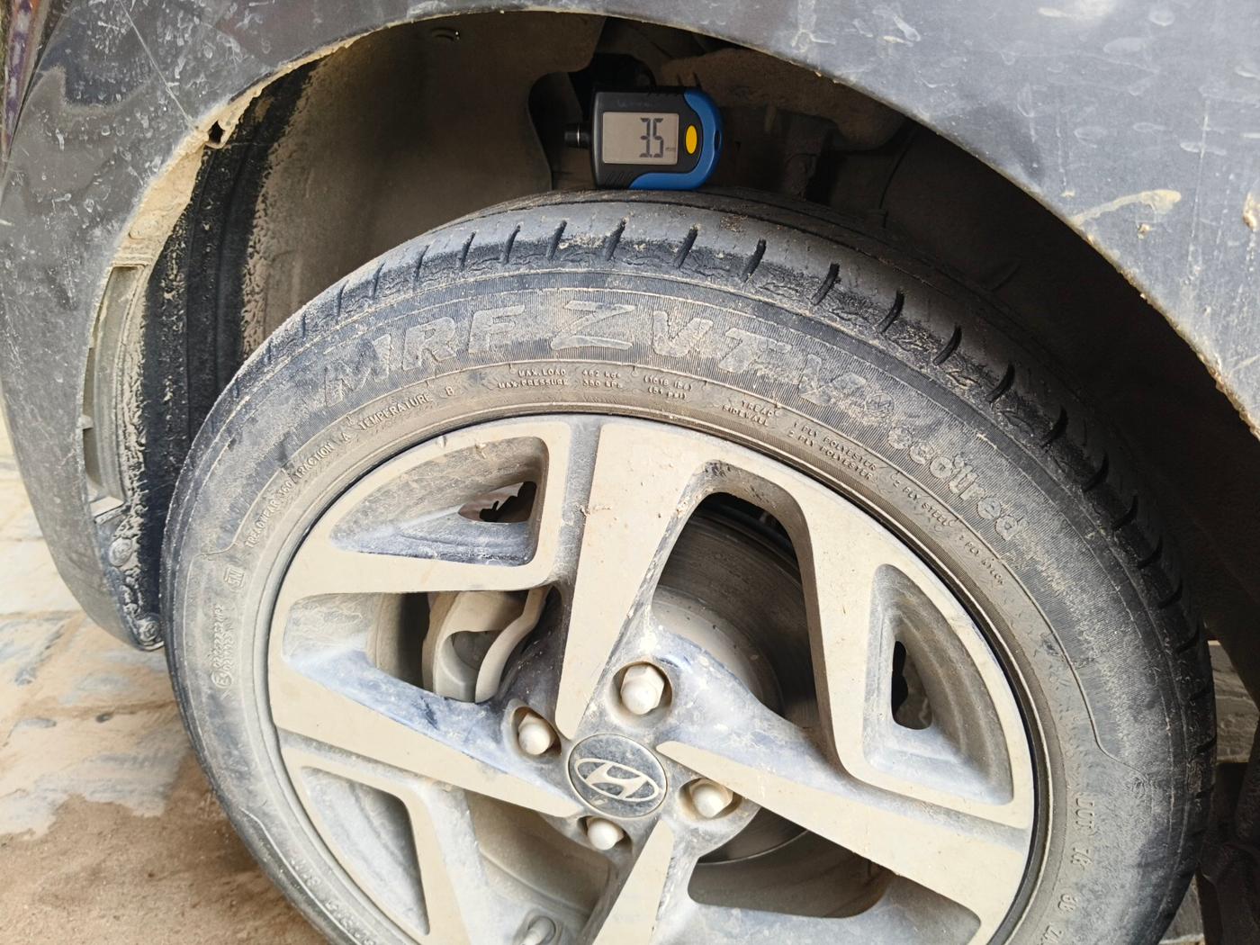 2022 Hyundai AURA SX 1.2, Petrol, Manual, 50,033 km, tyre
