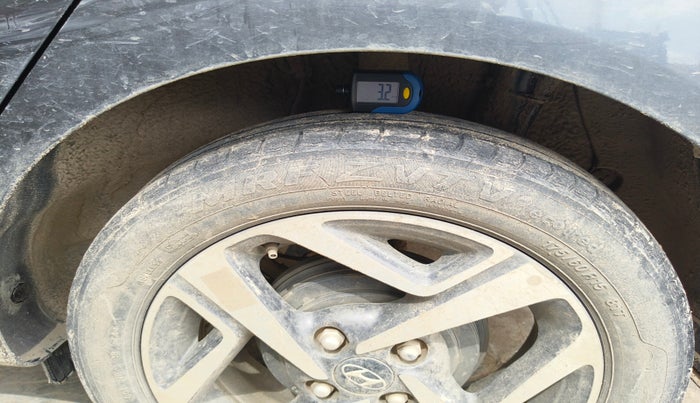 2022 Hyundai AURA SX 1.2, Petrol, Manual, 50,033 km, tyre
