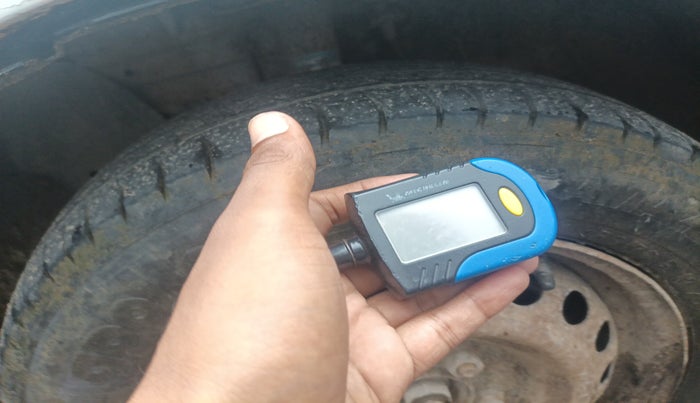 2017 Datsun Go T, Petrol, Manual, 1,85,590 km, tyre