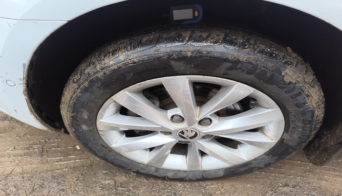2018 Skoda Octavia 2.0 TDI L&K AT, Diesel, Automatic, 1,03,047 km, tyre