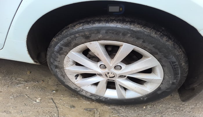 2018 Skoda Octavia 2.0 TDI L&K AT, Diesel, Automatic, 1,03,047 km, tyre