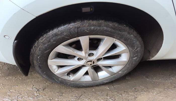 2018 Skoda Octavia 2.0 TDI L&K AT, Diesel, Automatic, 1,03,047 km, tyre