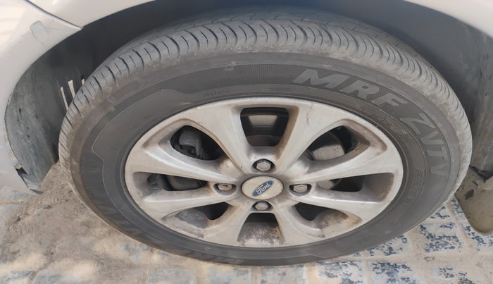 2010 Ford Figo TITANIUM 1.2 PETROL, Petrol, Manual, 1,28,591 km, tyre