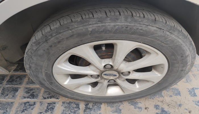 2010 Ford Figo TITANIUM 1.2 PETROL, Petrol, Manual, 1,28,591 km, tyre