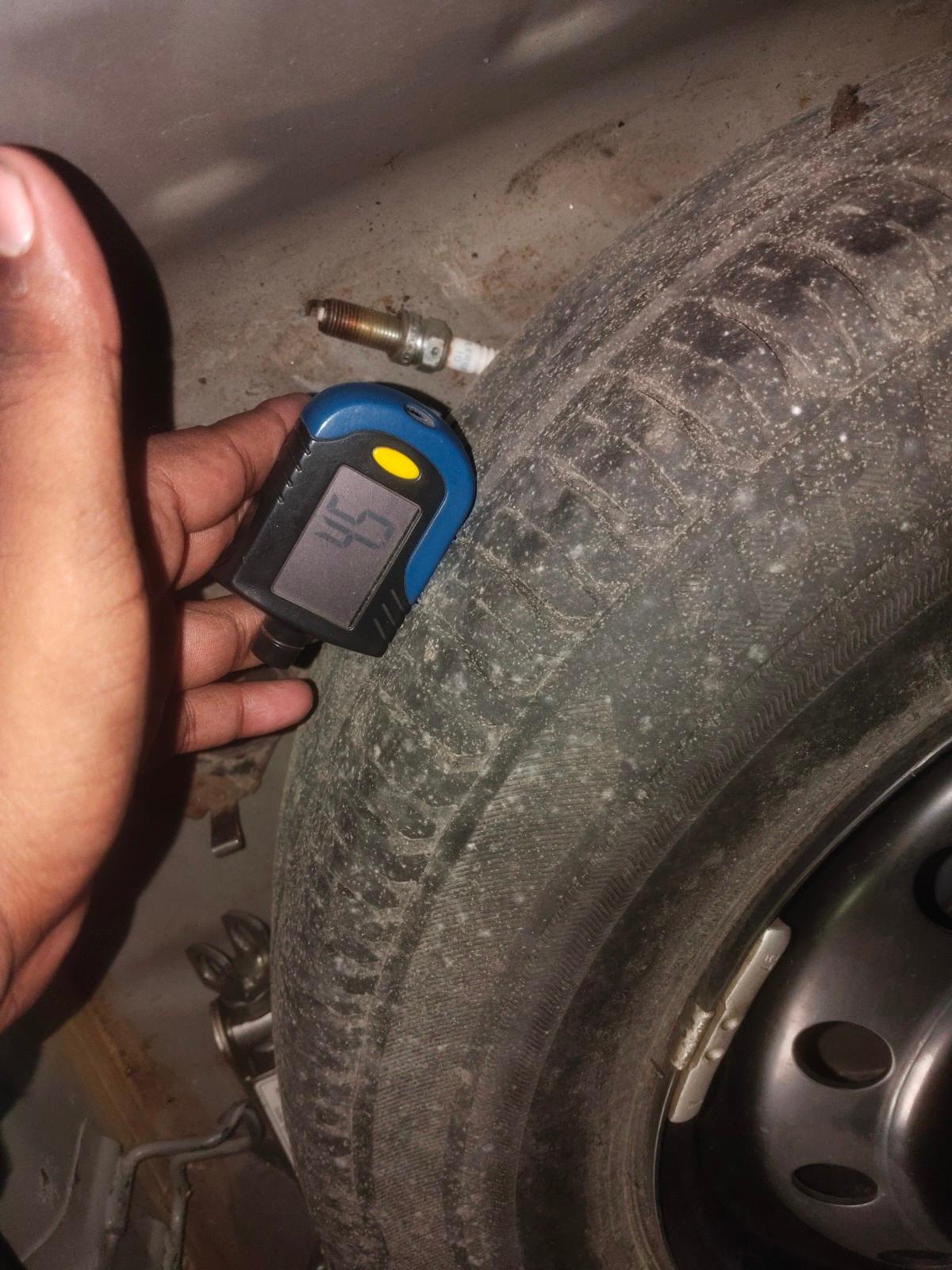 2019 Maruti Dzire VXI, Petrol, Manual, 35,386 km, tyre