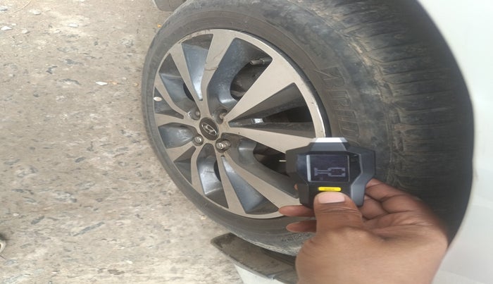 2014 Hyundai Verna FLUIDIC 1.6 CRDI SX OPT AT, Diesel, Automatic, 2,08,152 km, tyre