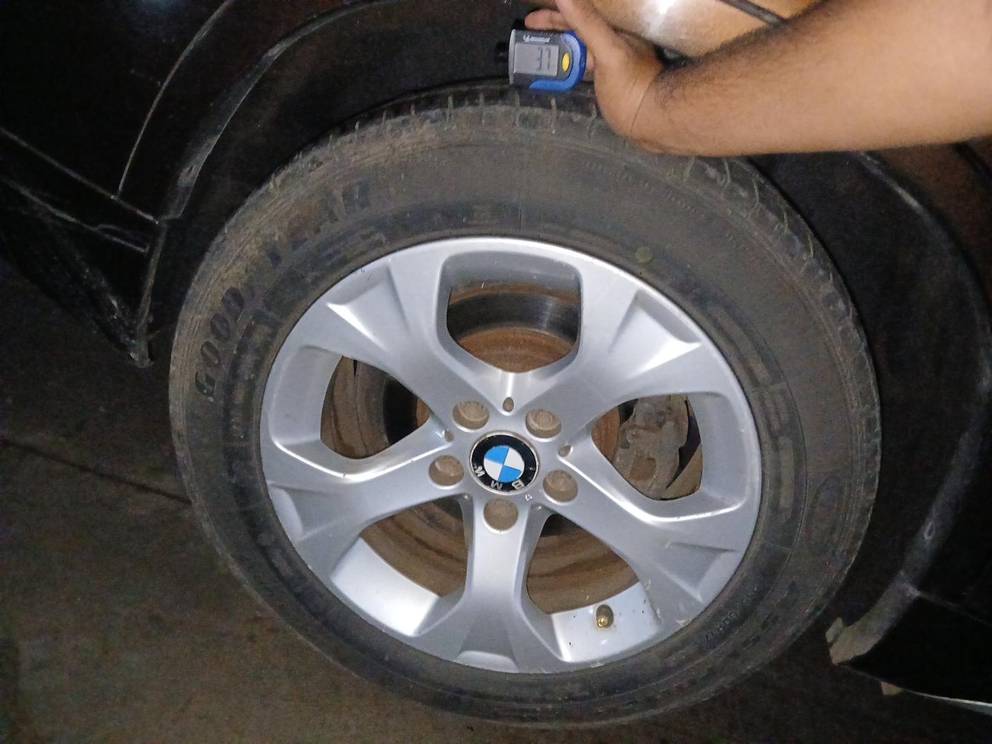 2012 BMW X1 sDrive20d, Diesel, Automatic, 1,86,748 km, tyre