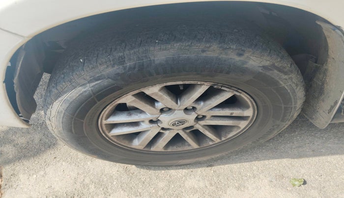 2013 Toyota Fortuner 3.0 4X2 AT, Diesel, Automatic, 1,31,692 km, tyre