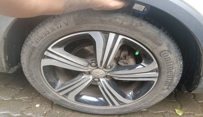 2022 MG ASTOR SAVVY 1.5 CVT, Petrol, Automatic, 17,435 km, tyre