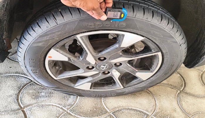 2024 Tata PUNCH ACCOMPLISHED DAZZLE PACK AMT, Petrol, Automatic, 14,000 km, tyre