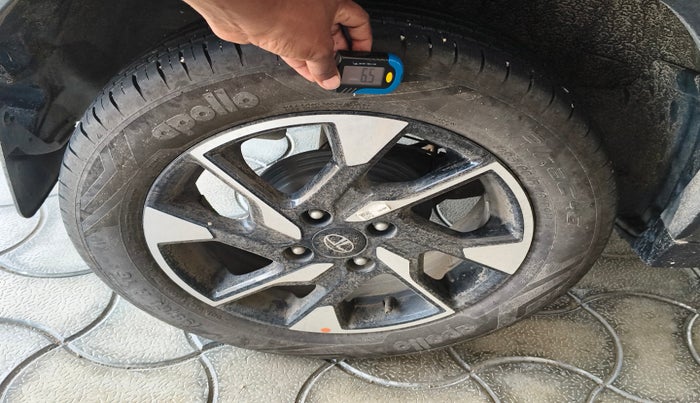 2024 Tata PUNCH ACCOMPLISHED DAZZLE PACK AMT, Petrol, Automatic, 14,000 km, tyre