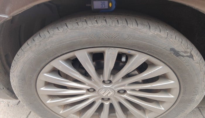 2016 Maruti Ciaz ZXI+ AT, Petrol, Automatic, 80,171 km, tyre