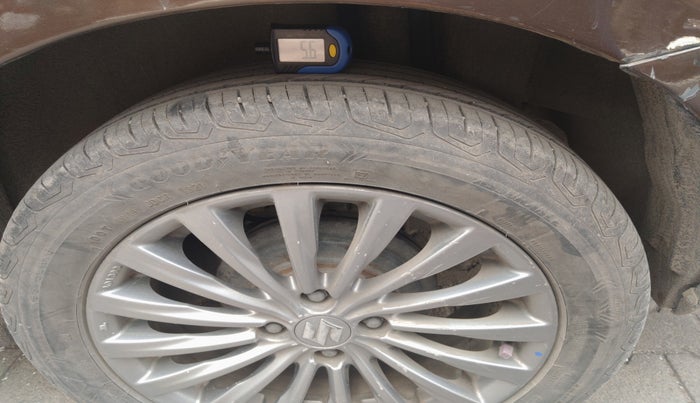 2016 Maruti Ciaz ZXI+ AT, Petrol, Automatic, 80,171 km, tyre