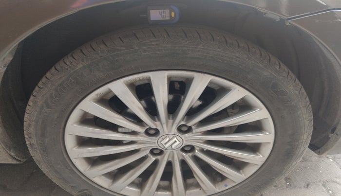 2016 Maruti Ciaz ZXI+ AT, Petrol, Automatic, 80,171 km, tyre