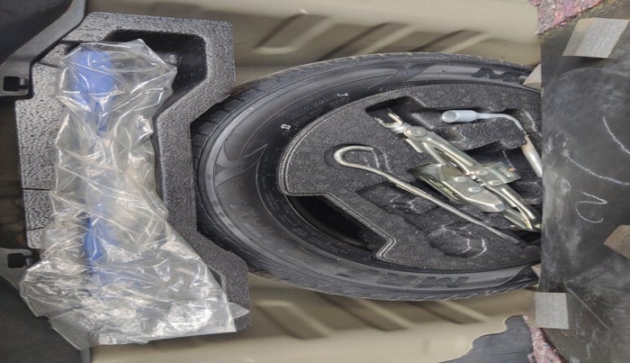 2016 Maruti Ciaz ZXI+ AT, Petrol, Automatic, 80,171 km, tyre