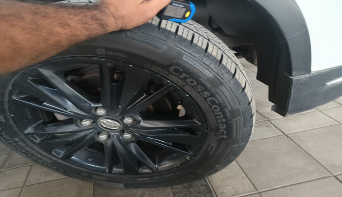 2018 Toyota Innova Crysta TOURING SPORT PETROL AT, Petrol, Automatic, 89,520 km, tyre