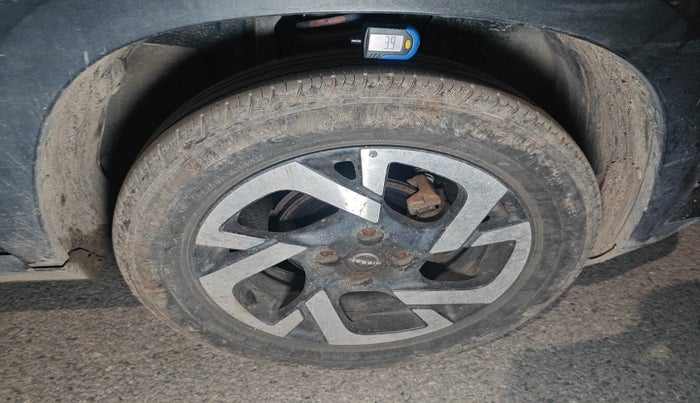 2022 Nissan MAGNITE XV MT, Petrol, Manual, 25,166 km, tyre