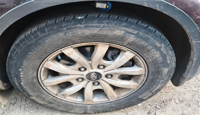 2018 Mahindra XUV500 W10 AT, Diesel, Automatic, 72,869 km, tyre